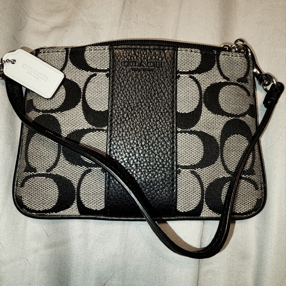 NWOT Coach Wristlet
